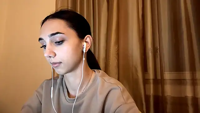 Snapshot of LinaMour chatting on October 2025 10:11:01 PM LinaMour online show from October 2025 10:11:01 PM