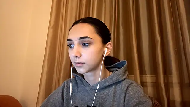 Snapshot of LinaMour chatting on September 2025 10:16:01 PM LinaMour online show from September 2025 10:16:01 PM