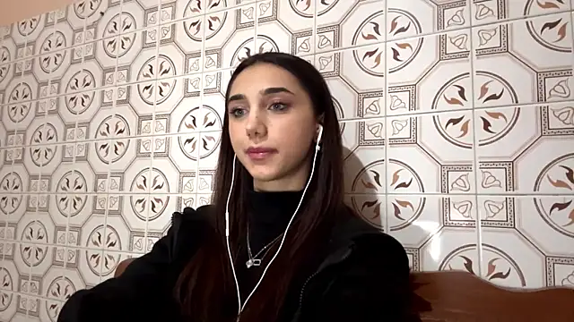 Snapshot of LinaMour chatting on November 2025 10:14:01 PM LinaMour online show from November 2025 10:14:01 PM