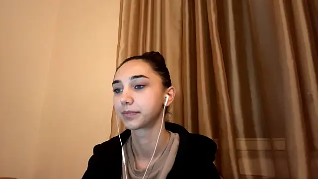 Snapshot of LinaMour chatting on October 2025 10:11:01 PM LinaMour online show from October 2025 10:11:01 PM