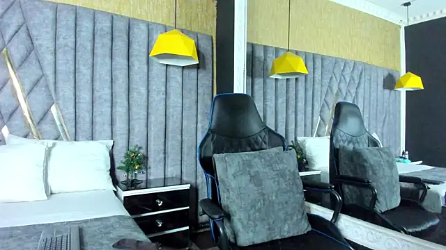 SkylerBloomm online show from December 2025 02:55:01 AM