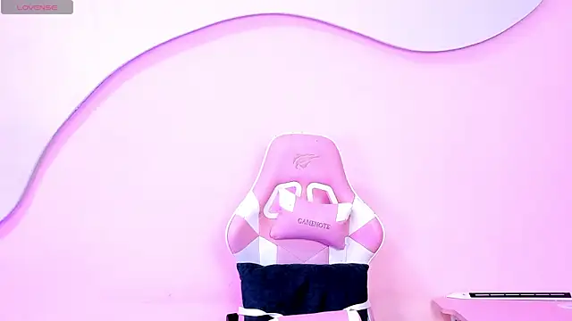 SkylerBloomm online show from November 2025 03:21:01 AM