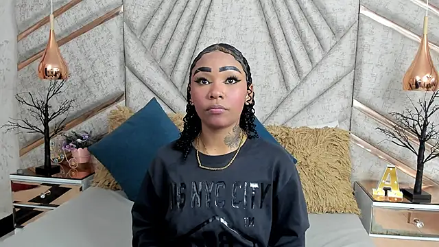 SkylerBloomm online show from November 2025 02:33:01 AM