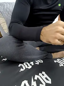 Snapshot of yazinyazin1 chatting on November 2025 11:21:02 AM yazinyazin1 online show from November 2025 11:21:02 AM