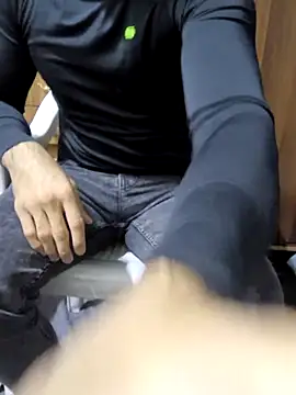 Snapshot of yazinyazin1 chatting on November 2025 08:45:01 PM yazinyazin1 online show from November 2025 08:45:01 PM