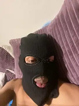 fitsexyman online show from April 2026 09:32:02 PM