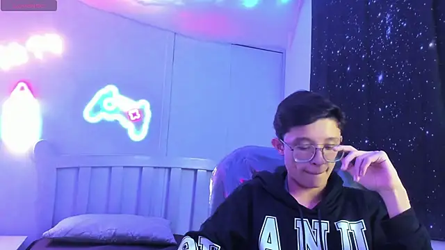 Snapshot of SantiagoRusso18 chatting on October 2025 01:09:01 AM SantiagoRusso18 online show from October 2025 01:09:01 AM