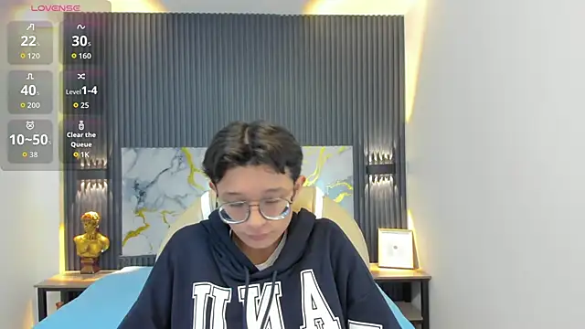 Snapshot of SantiagoRusso18 chatting on October 2025 12:04:01 PM SantiagoRusso18 online show from October 2025 12:04:01 PM