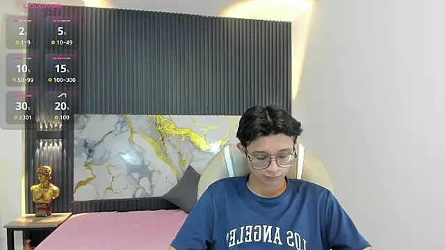 Snapshot of SantiagoRusso18 chatting on November 2025 12:09:01 PM SantiagoRusso18 online show from November 2025 12:09:01 PM