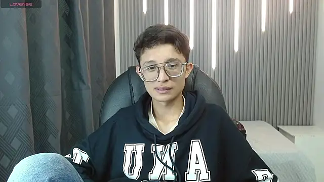 SantiagoRusso18 online show from March 2026 12:35:02 PM