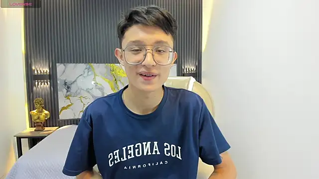 Snapshot of SantiagoRusso18 chatting on September 2025 12:05:01 PM SantiagoRusso18 online show from September 2025 12:05:01 PM