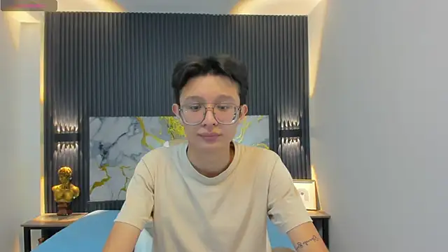 Snapshot of SantiagoRusso18 chatting on October 2025 02:38:01 PM SantiagoRusso18 online show from October 2025 02:38:01 PM