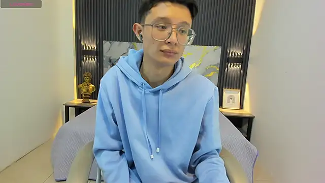 Snapshot of SantiagoRusso18 chatting on September 2025 12:38:02 PM SantiagoRusso18 online show from September 2025 12:38:02 PM