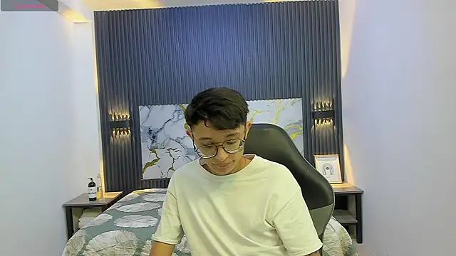 SantiagoRusso18 online show from February 2026 07:25:01 PM