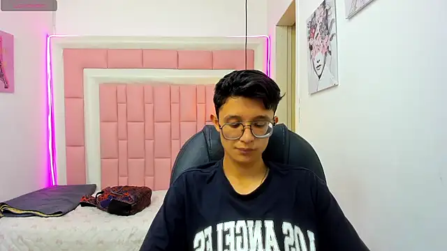 SantiagoRusso18 online show from February 2026 02:06:02 PM