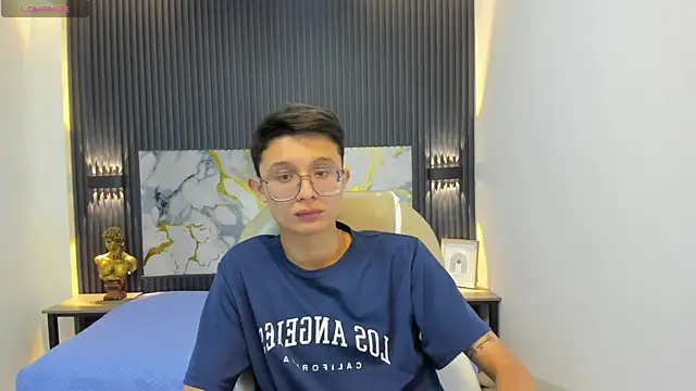 Snapshot of SantiagoRusso18 chatting on September 2025 12:12:01 PM SantiagoRusso18 online show from September 2025 12:12:01 PM