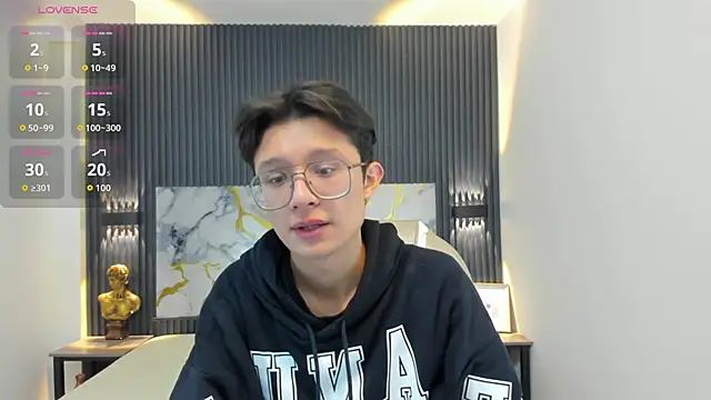 Snapshot of SantiagoRusso18 chatting on October 2025 12:38:01 PM SantiagoRusso18 online show from October 2025 12:38:01 PM