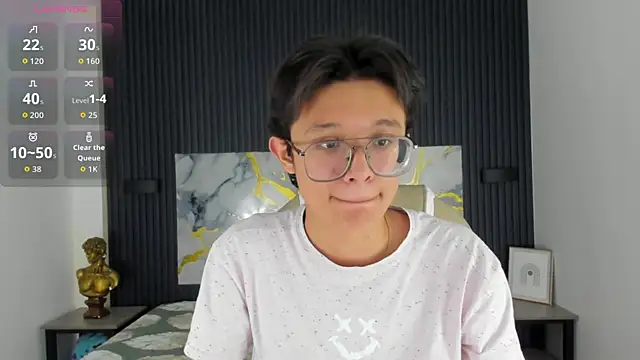 Snapshot of SantiagoRusso18 chatting on November 2025 04:00:02 AM SantiagoRusso18 online show from November 2025 04:00:02 AM