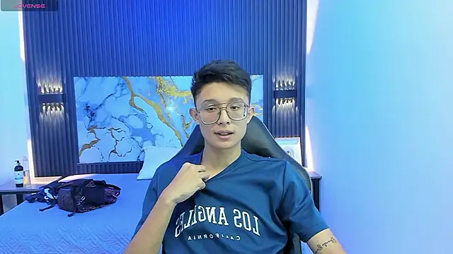 SantiagoRusso18 online show from February 2026 07:10:02 PM