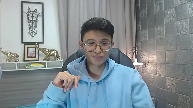 SantiagoRusso18 online show from April 2026 11:56:02 AM