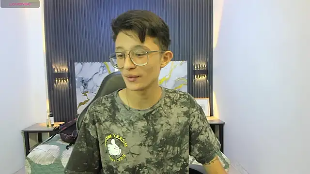 SantiagoRusso18 online show from February 2026 08:30:01 PM