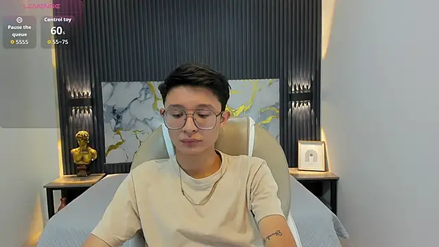 Snapshot of SantiagoRusso18 chatting on October 2025 12:06:02 PM SantiagoRusso18 online show from October 2025 12:06:02 PM