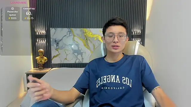 Snapshot of SantiagoRusso18 chatting on October 2025 12:39:02 PM SantiagoRusso18 online show from October 2025 12:39:02 PM