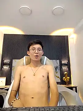 Snapshot of SantiagoRusso18 chatting on October 2025 03:24:01 PM SantiagoRusso18 online show from October 2025 03:24:01 PM