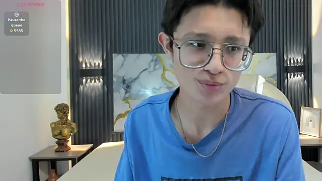 Snapshot of SantiagoRusso18 chatting on November 2025 02:01:01 AM SantiagoRusso18 online show from November 2025 02:01:01 AM