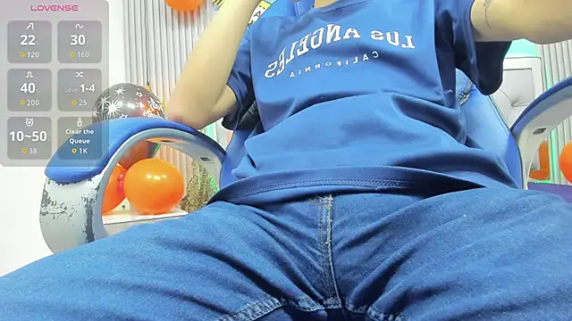 Snapshot of SantiagoRusso18 chatting on November 2025 06:33:01 PM SantiagoRusso18 online show from November 2025 06:33:01 PM