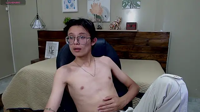 Snapshot of SantiagoRusso18 chatting on December 2025 08:19:01 PM SantiagoRusso18 online show from December 2025 08:19:01 PM