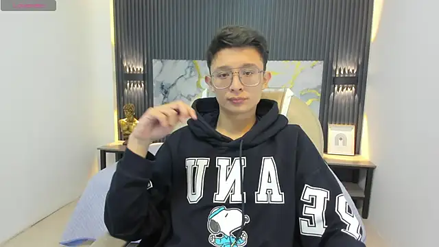 Snapshot of SantiagoRusso18 chatting on September 2025 12:07:02 PM SantiagoRusso18 online show from September 2025 12:07:02 PM