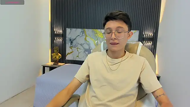 Snapshot of SantiagoRusso18 chatting on September 2025 12:42:02 PM SantiagoRusso18 online show from September 2025 12:42:02 PM