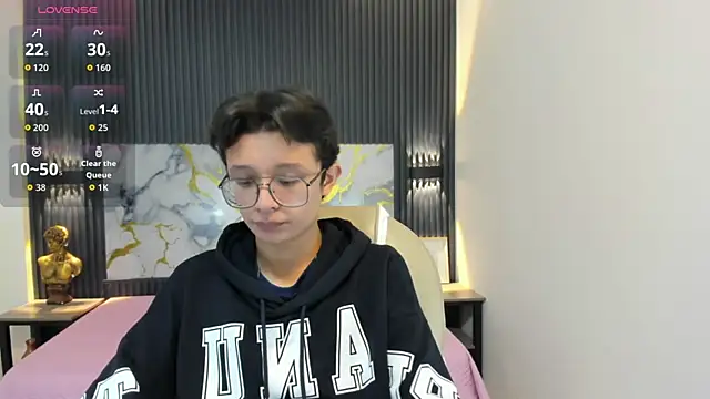 Snapshot of SantiagoRusso18 chatting on November 2025 12:42:02 PM SantiagoRusso18 online show from November 2025 12:42:02 PM