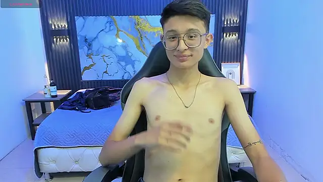 SantiagoRusso18 online show from February 2026 07:11:01 PM