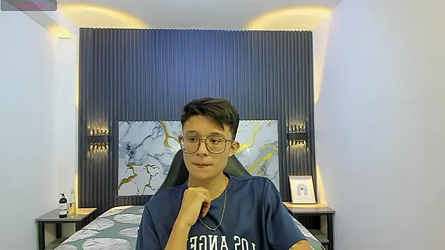 SantiagoRusso18 online show from February 2026 08:19:02 PM