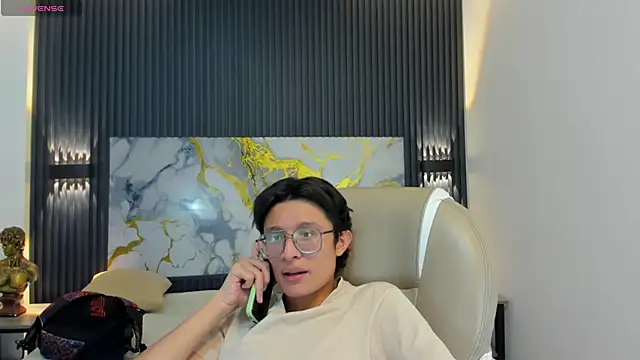 Snapshot of SantiagoRusso18 chatting on November 2025 02:56:01 AM SantiagoRusso18 online show from November 2025 02:56:01 AM