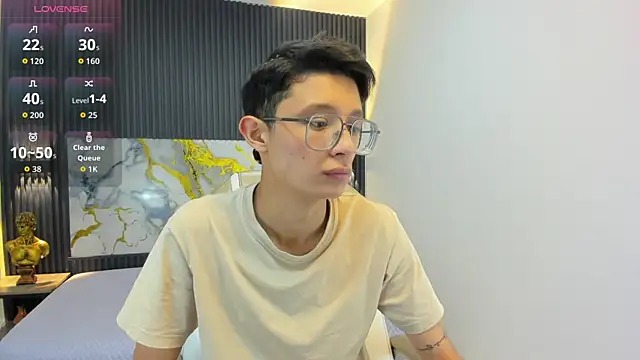 Snapshot of SantiagoRusso18 chatting on September 2025 12:12:02 PM SantiagoRusso18 online show from September 2025 12:12:02 PM