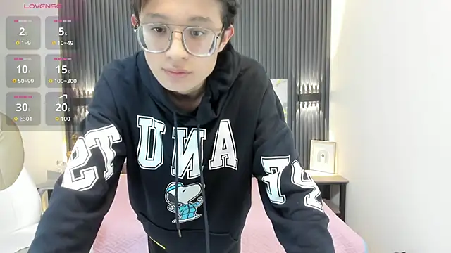 Snapshot of SantiagoRusso18 chatting on November 2025 01:54:01 AM SantiagoRusso18 online show from November 2025 01:54:01 AM