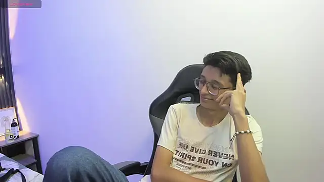 SantiagoRusso18 online show from February 2026 08:10:01 PM