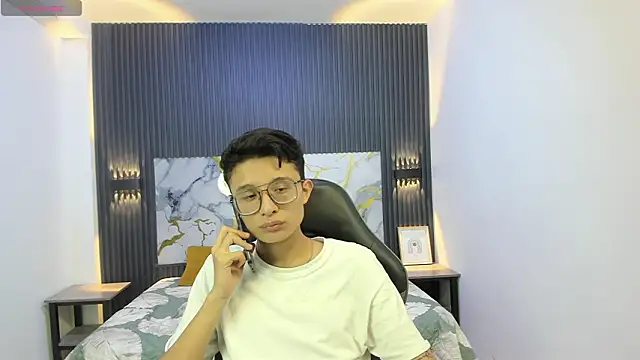 SantiagoRusso18 online show from February 2026 08:11:02 PM