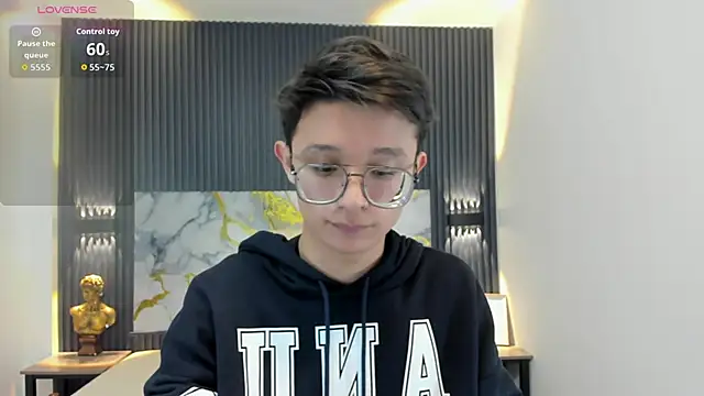 Snapshot of SantiagoRusso18 chatting on October 2025 12:39:01 PM SantiagoRusso18 online show from October 2025 12:39:01 PM