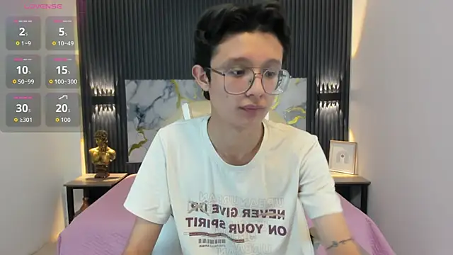 Snapshot of SantiagoRusso18 chatting on November 2025 01:06:02 PM SantiagoRusso18 online show from November 2025 01:06:02 PM