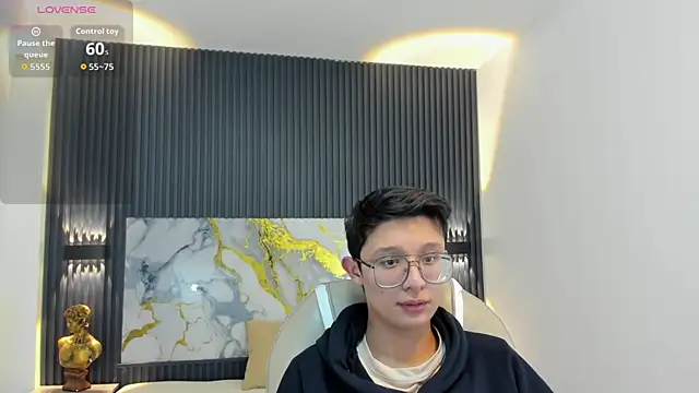 Snapshot of SantiagoRusso18 chatting on October 2025 01:02:01 PM SantiagoRusso18 online show from October 2025 01:02:01 PM