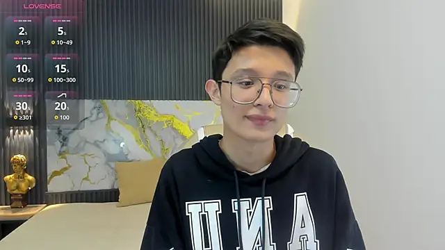 Snapshot of SantiagoRusso18 chatting on October 2025 01:34:02 PM SantiagoRusso18 online show from October 2025 01:34:02 PM