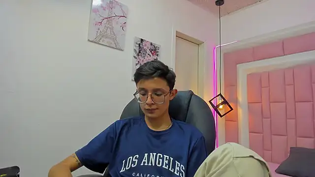 Snapshot of SantiagoRusso18 chatting on October 2025 08:10:02 PM SantiagoRusso18 online show from October 2025 08:10:02 PM