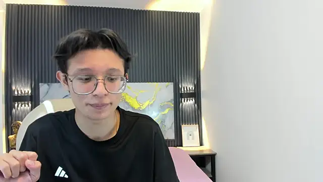 Snapshot of SantiagoRusso18 chatting on November 2025 01:38:01 PM SantiagoRusso18 online show from November 2025 01:38:01 PM