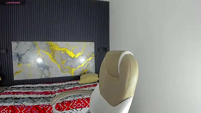 SantiagoRusso18 online show from December 2025 02:33:01 PM