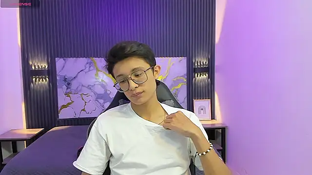 SantiagoRusso18 online show from January 2026 08:07:01 PM