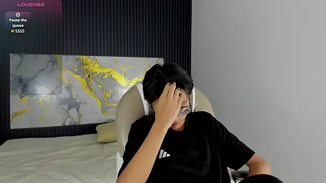 Snapshot of SantiagoRusso18 chatting on November 2025 03:34:02 PM SantiagoRusso18 online show from November 2025 03:34:02 PM